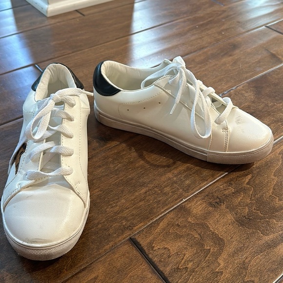 great condition white sneakers - Picture 1 of 5